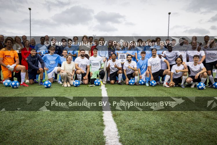 VOORBURG 2 juni 2026 Koningin Maxima tijdens de aftrap van âDe Onzichtbare Blessureâ. Met het programma besteden KNVB en Zilveren Kruis aandacht aan mentale gezondheid in het amateurvoetbal. MIND Us wil dat jongeren grip krijgen op hun mentale gezondheid, zich veerkrachtig ontwikkelen en hulp weten te vinden als dat nodig is, Maxima is erevoorzitter van de stichting. De aftrap vind plaats in de Week van de Mentale Gezondheid. 