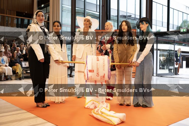 Arnhem 13 mei 2026
Koningin Maxima opent de State of Fashion BiÃ«nnale 2026. State of Fashion is een toonaangevend internationaal platform voor mode, textiel en maatschappelijke transitie.