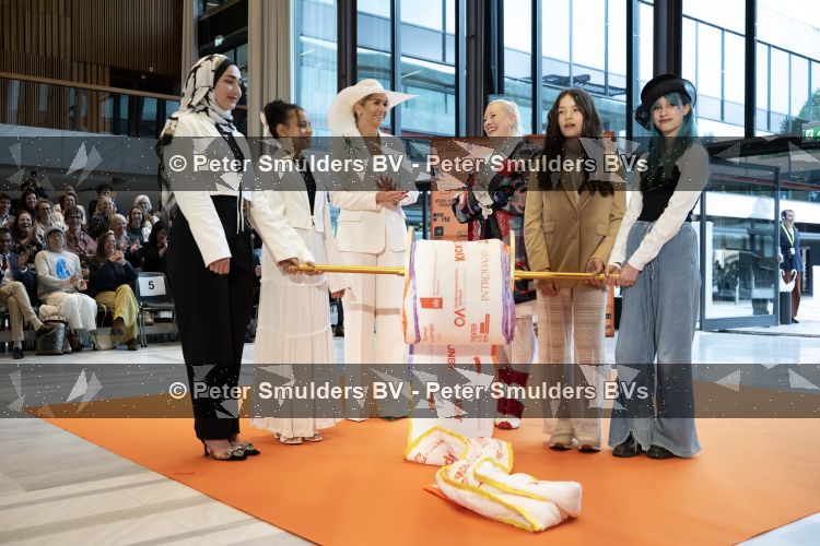 Arnhem 13 mei 2026
Koningin Maxima opent de State of Fashion BiÃ«nnale 2026. State of Fashion is een toonaangevend internationaal platform voor mode, textiel en maatschappelijke transitie.