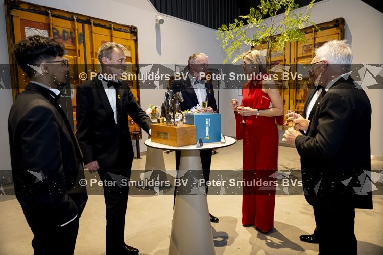 AMSTERDAM 20 mei 2026
 Koningin Maxima is aanwezig bij de uitreiking van de Koning Willem I Prijzen 2026 in Circa De ondernemingsprijzen worden tweejaarlijks toegekend door de Koning Willem I Stichting, in de categorieÃ«n Grootbedrijf, Midden- en Kleinbedrijf (MKB) en de Plaquette voor Duurzaam Ondernemerschap. Koningin Maxima is erevoorzitter van de Koning Willem I Stichting. 