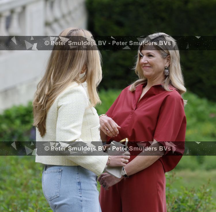 Den Haag 21 mei 2026
Fotouurtje met de koninklijke familie in de Hollandse tuin van Park Clingendael . Aanwezig Koning Willem Alexander Koningin Maxima Prinses Amalia Prinses Alexia en Prinses Ariane . 