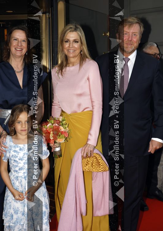 Amsterdam 3 juni 2026
Koning Willem Alexander en Koningin Maxima arriveren bij Carre  voor het Holland festival . Arthur v Dijk ontvangt ze .