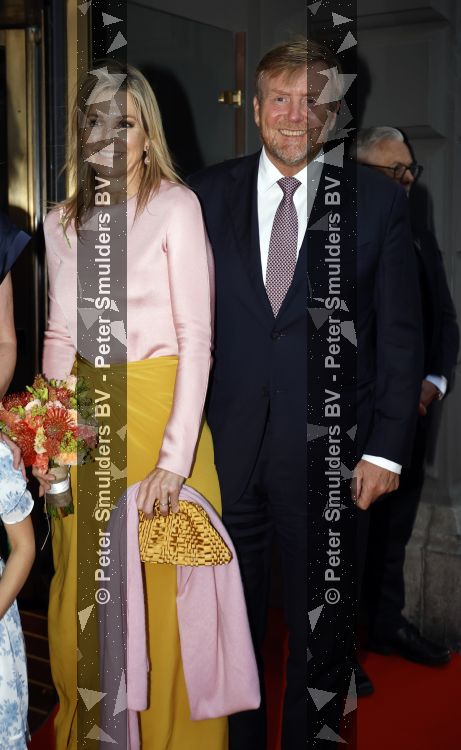 Amsterdam 3 juni 2026
Koning Willem Alexander en Koningin Maxima arriveren bij Carre  voor het Holland festival . Arthur v Dijk ontvangt ze .