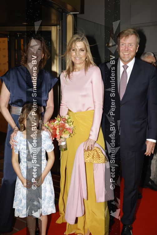 Amsterdam 3 juni 2026
Koning Willem Alexander en Koningin Maxima arriveren bij Carre  voor het Holland festival . Arthur v Dijk ontvangt ze .