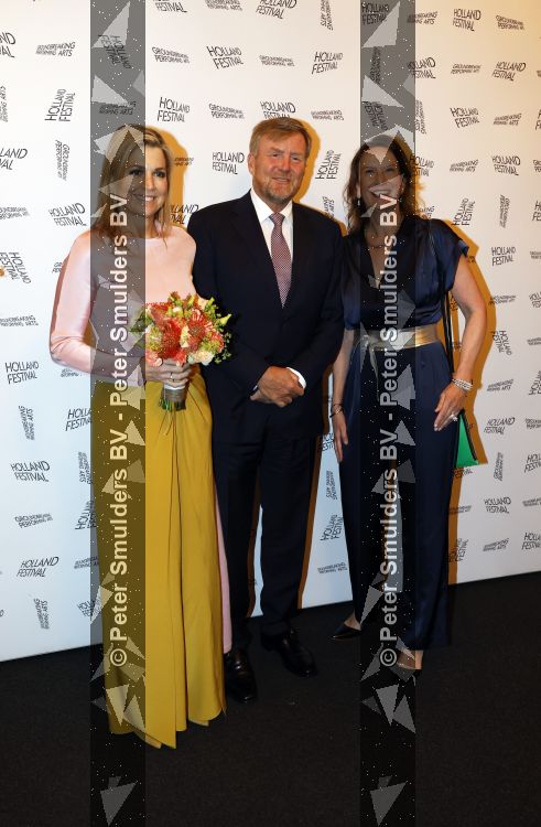 Amsterdam 3 juni 2026
Koning Willem Alexander en Koningin Maxima arriveren bij Carre  voor het Holland festival . Arthur v Dijk ontvangt ze .