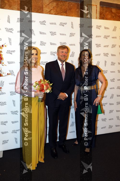 Amsterdam 3 juni 2026
Koning Willem Alexander en Koningin Maxima arriveren bij Carre  voor het Holland festival . Arthur v Dijk ontvangt ze .