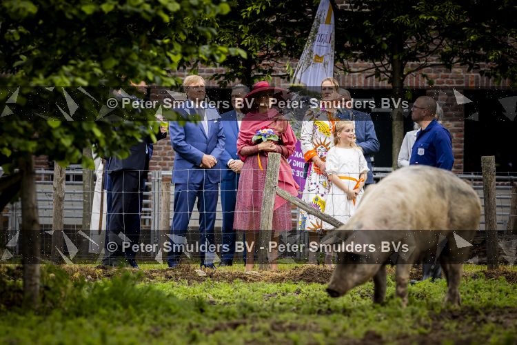 ROERMOND 19 mei 2026 Koning Willem Alexander en Koningin Maxima brengen een streekbezoek aan de gemeenten Maasgouw, Echt-Susteren, Roerdalen en Roermond. Tijdens het streekbezoek bezoekt het paar de schutterij in Wessem, Abdij Lilbosch in Echt, het smalste stukje Nederland in Illikhoven en Roermond, 19 Mei 2026. 