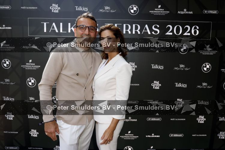 Amsterdam 4 juni 2026
Talkies terras awards bij hotel Pestana . Ook de nieuwe cover met daarop Eelko v Kooten en Olcay Gulsen wordt onthult. Kristina Bozilovic met haar man Tamer Gonen 