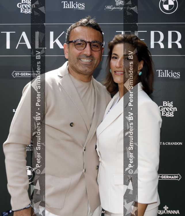 Amsterdam 4 juni 2026
Talkies terras awards bij hotel Pestana . Ook de nieuwe cover met daarop Eelko v Kooten en Olcay Gulsen wordt onthult. Kristina Bozilovic met haar man Tamer Gonen 