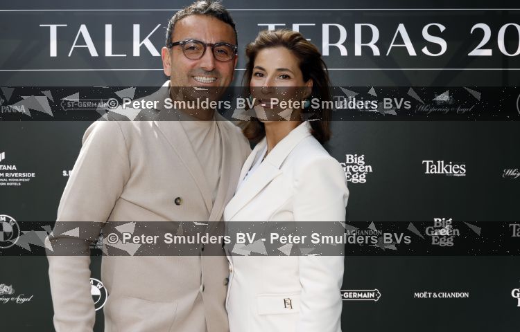 Amsterdam 4 juni 2026
Talkies terras awards bij hotel Pestana . Ook de nieuwe cover met daarop Eelko v Kooten en Olcay Gulsen wordt onthult. Kristina Bozilovic met haar man Tamer Gonen 