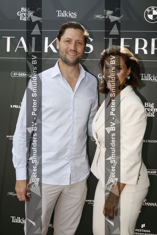 Amsterdam 4 juni 2026
Talkies terras awards bij hotel Pestana . Ook de nieuwe cover met daarop Eelko v Kooten en Olcay Gulsen wordt onthult. Kristina Bozilovic en Bas Schothorst 