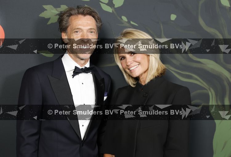 Amsterdam 13 juni 2026
Amsterdam diner 2026 tbv het aidsfonds in Afas Live . Leontine Ruiters kwam met goede vriend John Huiberts 