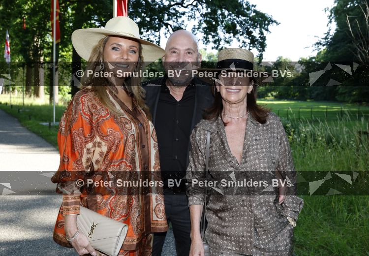 Breukelen 22 juni 2026
Nationale haringparty op Neyenrode . Lesley Bamberger met zijn vrouw Tanja en Ghytha Bijlsma