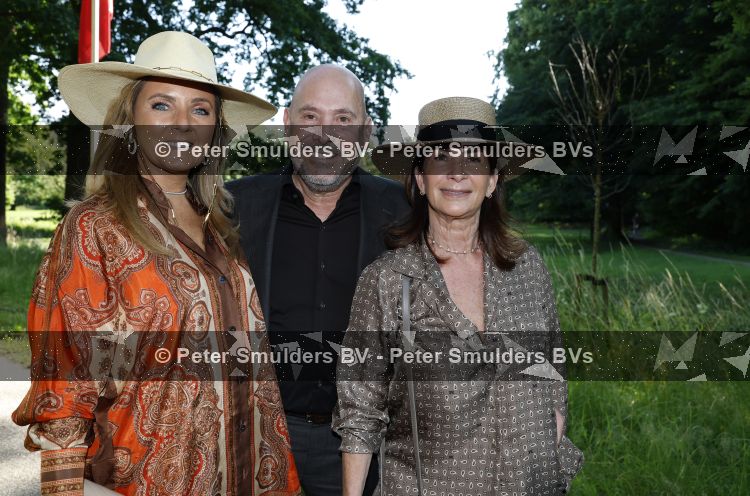 Breukelen 22 juni 2026
Nationale haringparty op Neyenrode . Lesley Bamberger met zijn vrouw Tanja en Ghytha Bijlsma