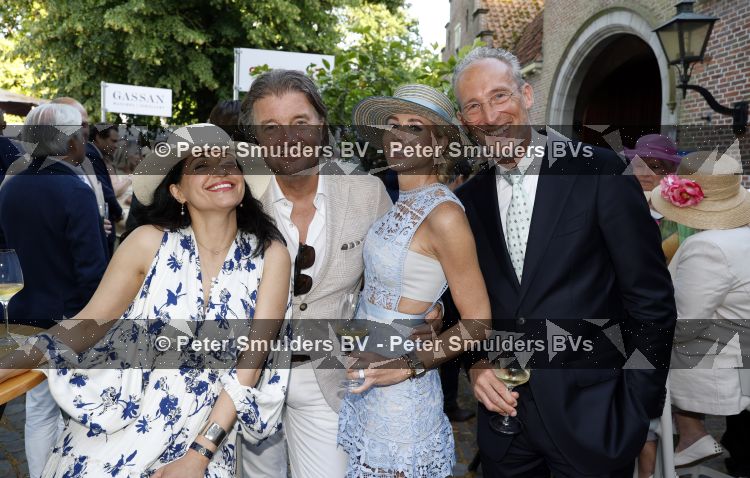 Breukelen 22 juni 2026
Nationale haringparty op Neyenrode . Lili Genee kwam met vriendin Kim Beumer 