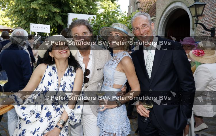 Breukelen 22 juni 2026
Nationale haringparty op Neyenrode . Lili Genee kwam met vriendin Kim Beumer 