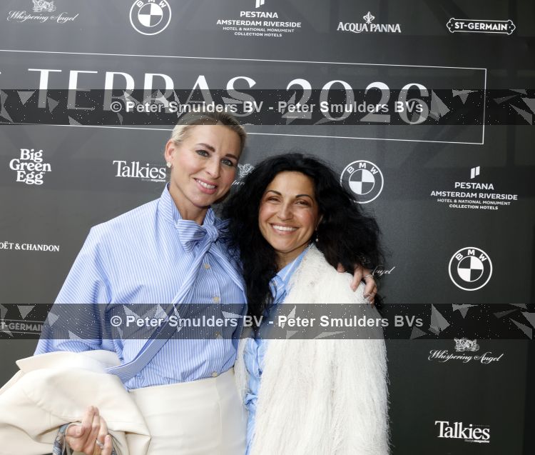 Amsterdam 4 juni 2026
Talkies terras awards bij hotel Pestana . Ook de nieuwe cover met daarop Eelko v Kooten en Olcay Gulsen wordt onthult. Lilly Genee met een vriendin