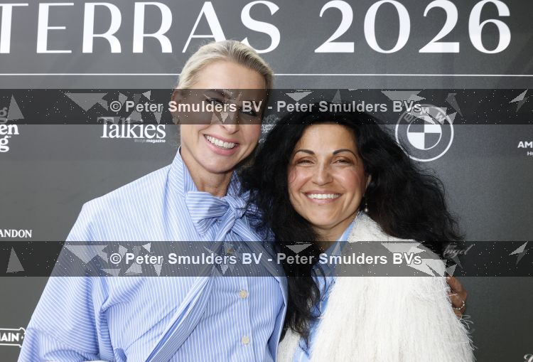 Amsterdam 4 juni 2026
Talkies terras awards bij hotel Pestana . Ook de nieuwe cover met daarop Eelko v Kooten en Olcay Gulsen wordt onthult. Lilly Genee met een vriendin