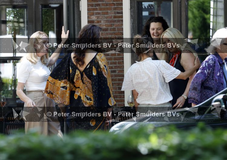 Laren 23 juni 2026
Opnames Gooische vrouwen met aanwezig Linda de Mol Tjitske Reidinga Susan Visser en Lies Visschedijk . Opnames vinden plaats bij restaurant Brink 20 
