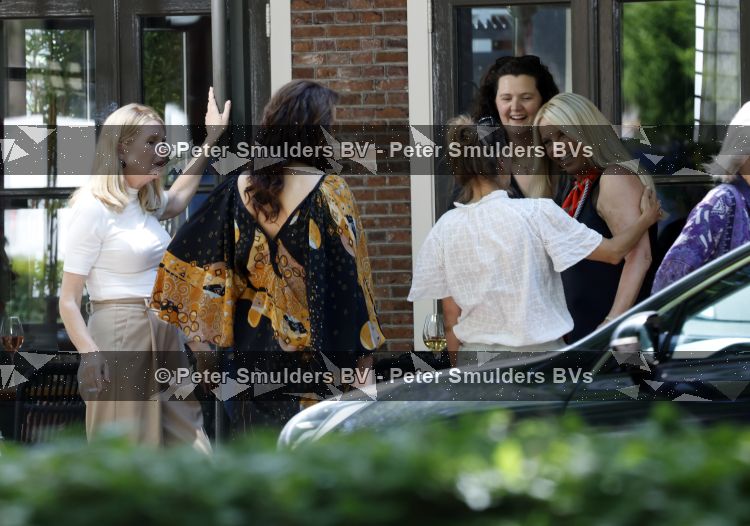 Laren 23 juni 2026
Opnames Gooische vrouwen met aanwezig Linda de Mol Tjitske Reidinga Susan Visser en Lies Visschedijk . Opnames vinden plaats bij restaurant Brink 20 
