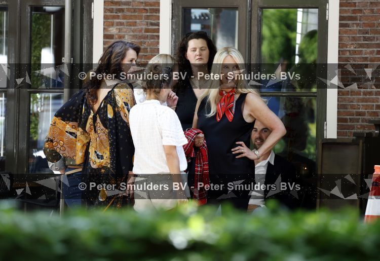Laren 23 juni 2026
Opnames Gooische vrouwen met aanwezig Linda de Mol Tjitske Reidinga Susan Visser en Lies Visschedijk . Opnames vinden plaats bij restaurant Brink 20 
