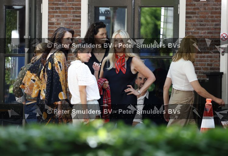 Laren 23 juni 2026
Opnames Gooische vrouwen met aanwezig Linda de Mol Tjitske Reidinga Susan Visser en Lies Visschedijk . Opnames vinden plaats bij restaurant Brink 20 
