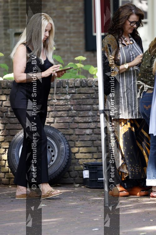 Laren 23 juni 2026
Opnames Gooische vrouwen met aanwezig Linda de Mol Tjitske Reidinga Susan Visser en Lies Visschedijk . Opnames vinden plaats bij restaurant Brink 20 

