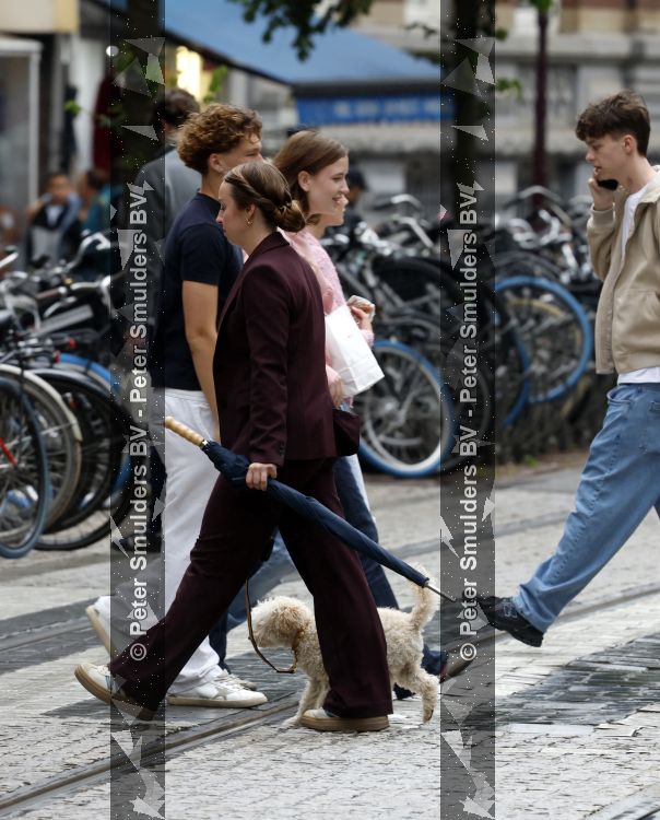 Amsterdam 17 juni 2026
Vandaag is het staatsbezoek van Japan en Nederland . S avonds komen er allemaal andere gasten . Hondje Mambo wordt uitgelaten 