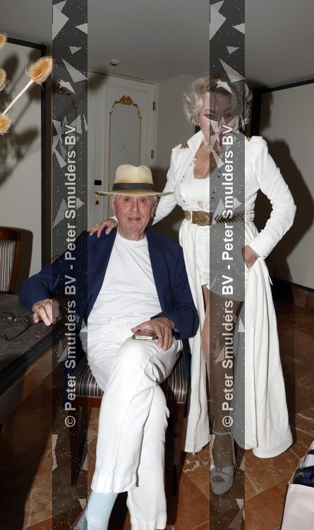 Amsterdam 1 juni 2026
Presentatie Cha Diamonds in Hotel l Europe . Lilly Becker was de Special Guest .  Marjan Strijbosch en Harry Mens 