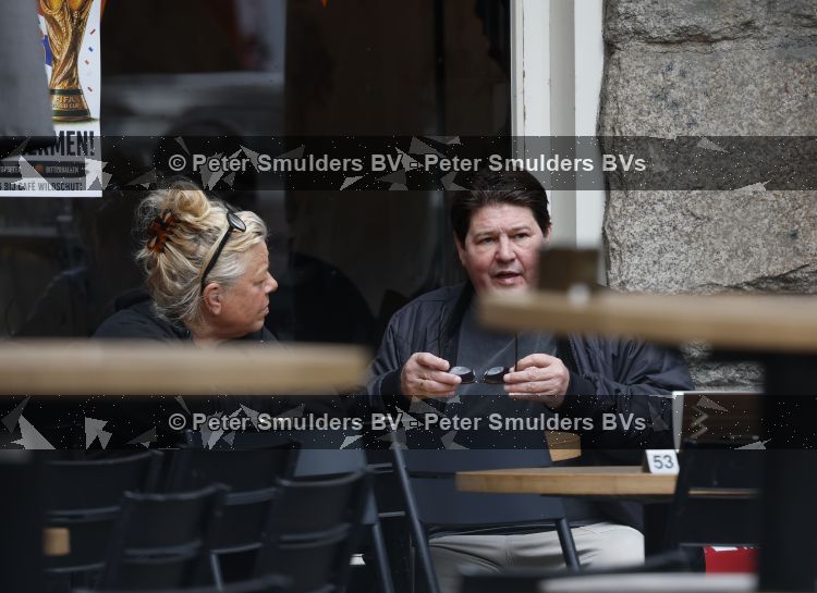 Amsterdam 15 juni 2026
Martijn Krabbe rijdt door Amsterdam zuid en gaat daarna op terras zitten met een vriendin