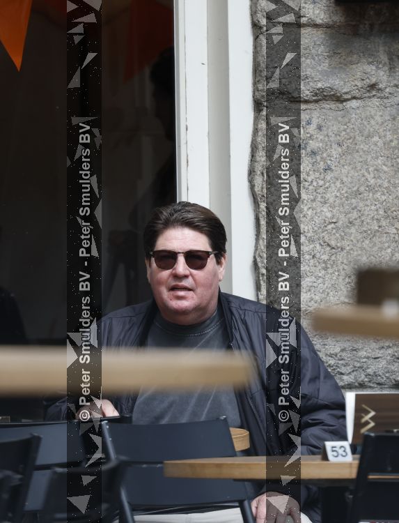 Amsterdam 15 juni 2026
Martijn Krabbe rijdt door Amsterdam zuid en gaat daarna op terras zitten met een vriendin