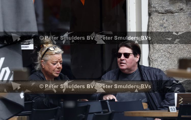 Amsterdam 15 juni 2026
Martijn Krabbe rijdt door Amsterdam zuid en gaat daarna op terras zitten met een vriendin