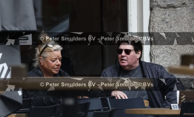 Amsterdam 15 juni 2026
Martijn Krabbe rijdt door Amsterdam zuid en gaat daarna op terras zitten met een vriendin