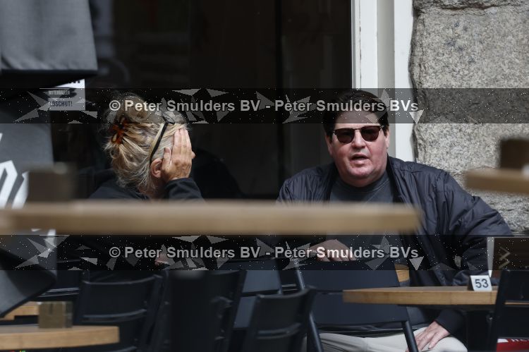 Amsterdam 15 juni 2026
Martijn Krabbe rijdt door Amsterdam zuid en gaat daarna op terras zitten met een vriendin