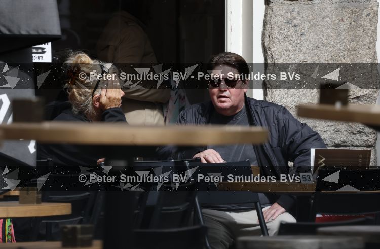 Amsterdam 15 juni 2026
Martijn Krabbe rijdt door Amsterdam zuid en gaat daarna op terras zitten met een vriendin