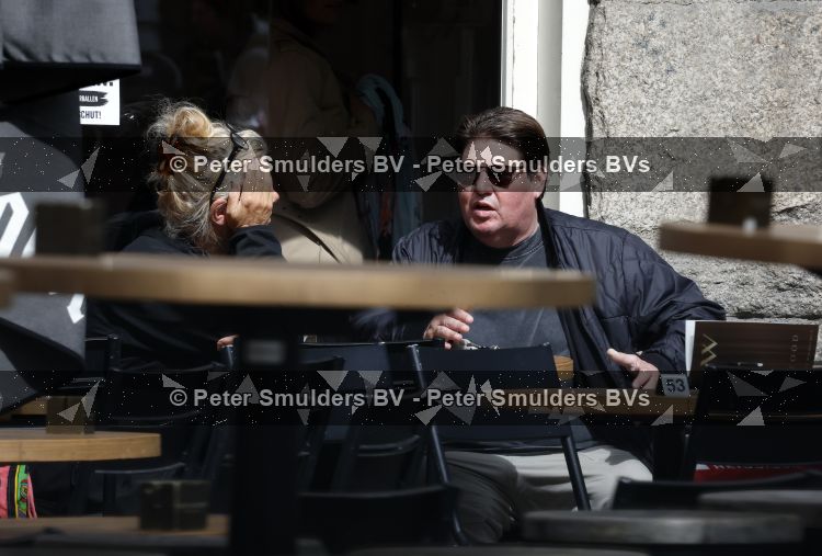 Amsterdam 15 juni 2026
Martijn Krabbe rijdt door Amsterdam zuid en gaat daarna op terras zitten met een vriendin