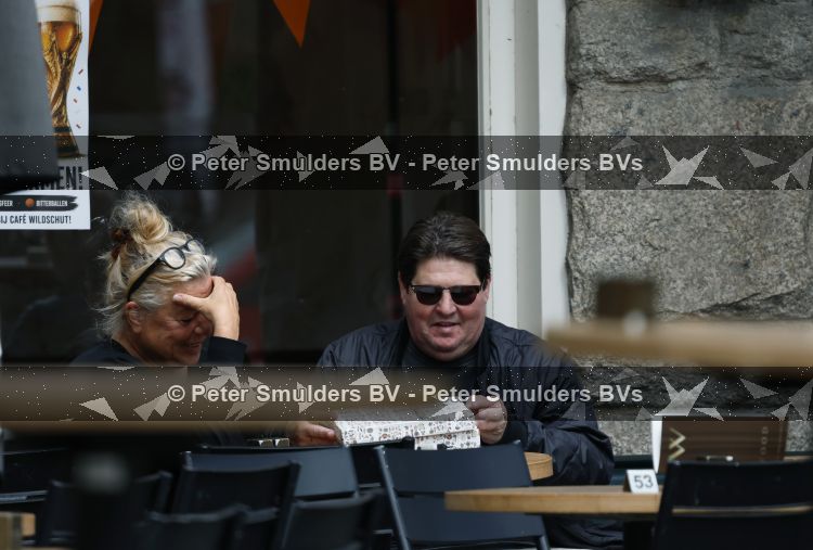Amsterdam 15 juni 2026
Martijn Krabbe rijdt door Amsterdam zuid en gaat daarna op terras zitten met een vriendin