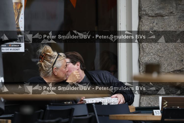 Amsterdam 15 juni 2026
Martijn Krabbe rijdt door Amsterdam zuid en gaat daarna op terras zitten met een vriendin