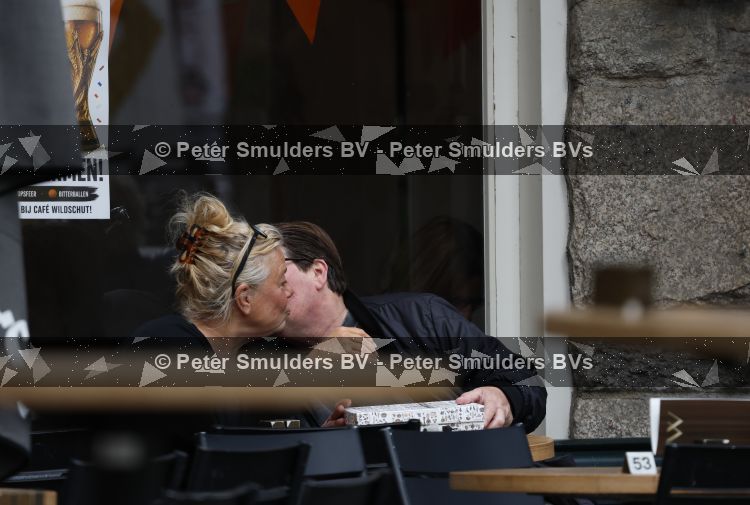 Amsterdam 15 juni 2026
Martijn Krabbe rijdt door Amsterdam zuid en gaat daarna op terras zitten met een vriendin