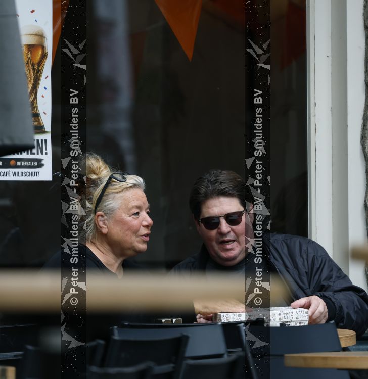 Amsterdam 15 juni 2026
Martijn Krabbe rijdt door Amsterdam zuid en gaat daarna op terras zitten met een vriendin