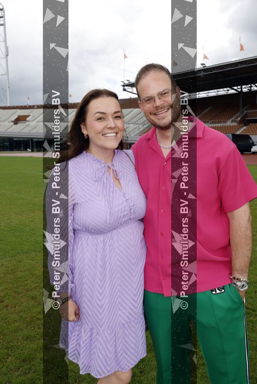 Amsterdam 4 juni 2026
Lunch met artiesten en influencers van de Amsterdamse zomer in het Olympisch stadion. Mascha Feoktistova met partner