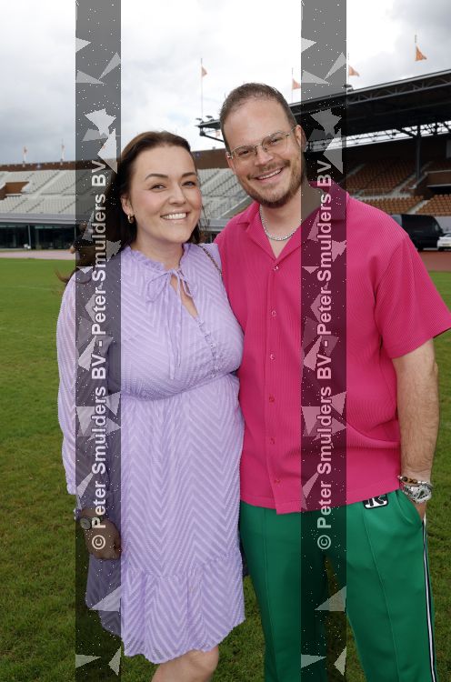 Amsterdam 4 juni 2026
Lunch met artiesten en influencers van de Amsterdamse zomer in het Olympisch stadion. Mascha Feoktistova met partner