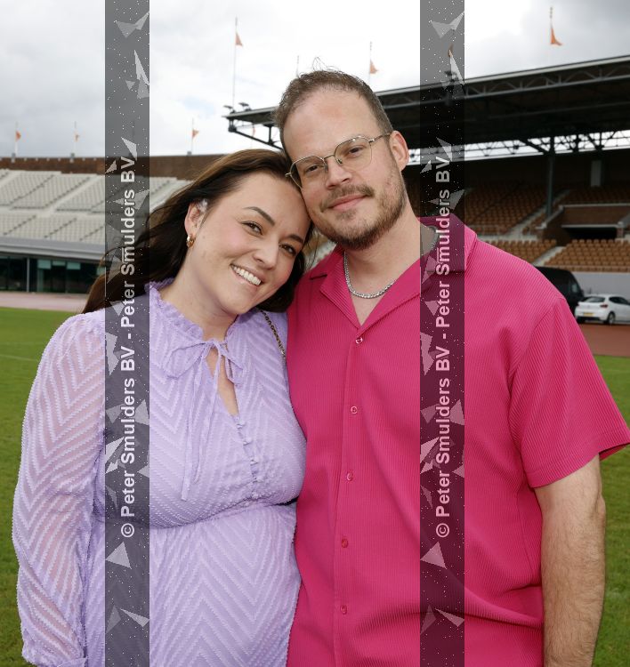 Amsterdam 4 juni 2026
Lunch met artiesten en influencers van de Amsterdamse zomer in het Olympisch stadion. Mascha Feoktistova met partner