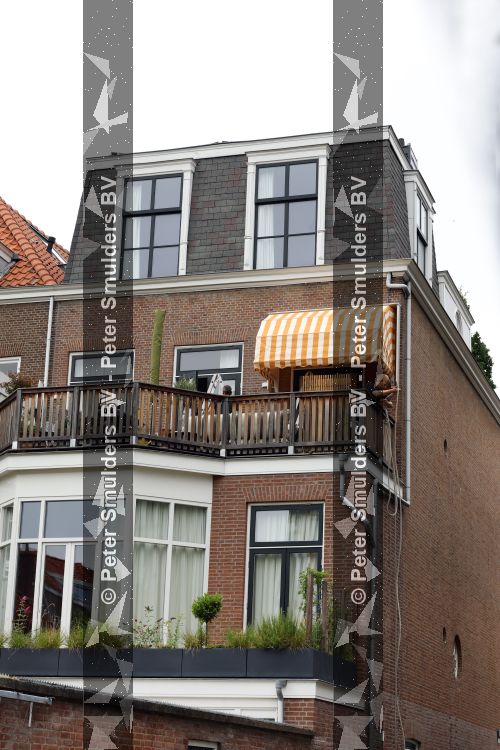 Den Haag 30 juni 2026
Bij het huis van Matthijs v Nieuwkerk en zijn vrouw Martha worden zonweringen op gehangen 