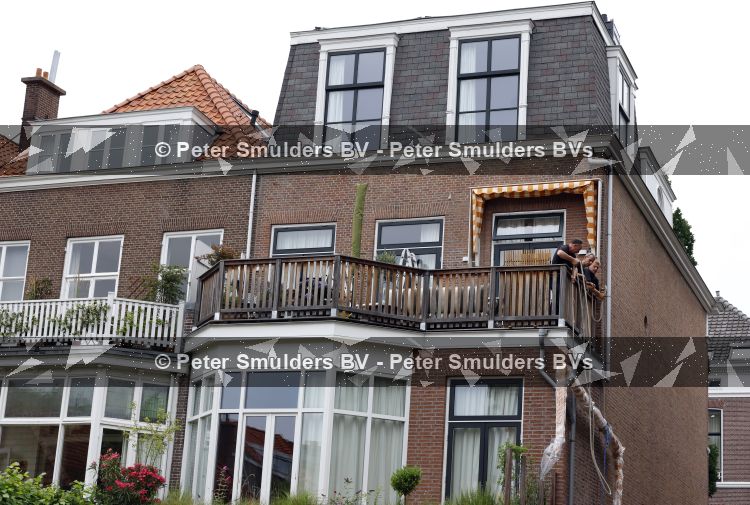 Den Haag 30 juni 2026
Bij het huis van Matthijs v Nieuwkerk en zijn vrouw Martha worden zonweringen op gehangen 