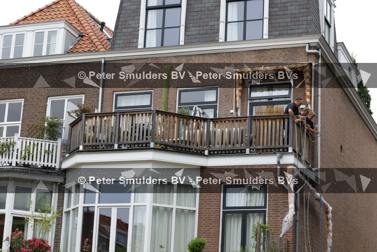 Den Haag 30 juni 2026
Bij het huis van Matthijs v Nieuwkerk en zijn vrouw Martha worden zonweringen op gehangen 