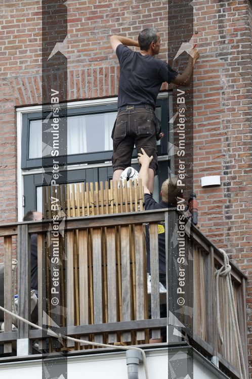 Den Haag 30 juni 2026
Bij het huis van Matthijs v Nieuwkerk en zijn vrouw Martha worden zonweringen op gehangen 