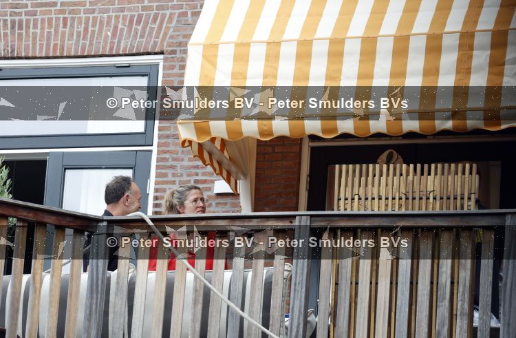 Den Haag 30 juni 2026
Bij het huis van Matthijs v Nieuwkerk en zijn vrouw Martha worden zonweringen op gehangen 