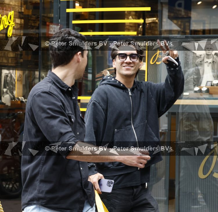 Amsterdam 12 juni 2026
Micky Fisser met vrienden op de pc hooftstraat 