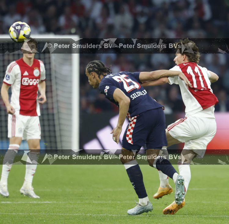 Amsterdam, 2 Mei 2026
Kompetitiewedstrijd AJAX-PSV, eindstand 2-2
Mika Godts met Kiliann Sildillia